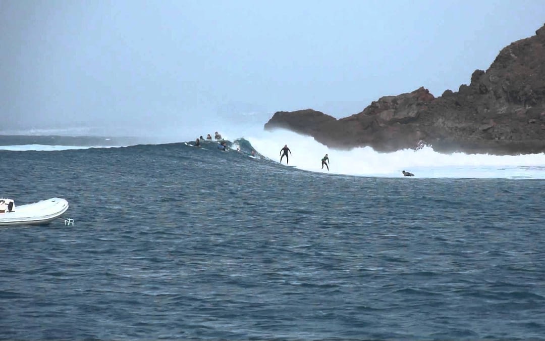 Isla de Lobos Surf, la ola más larga de Canarias en la derecha de Lobos